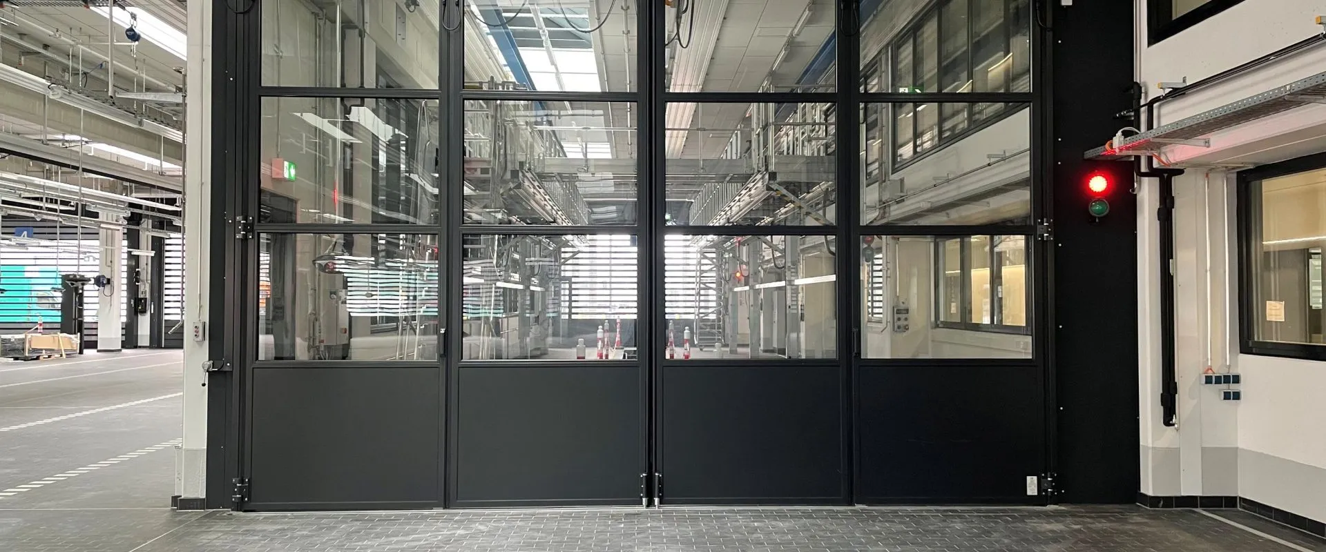 EFAFLEX Folding Door ALP-FT, головний вигляд складчастих воріт